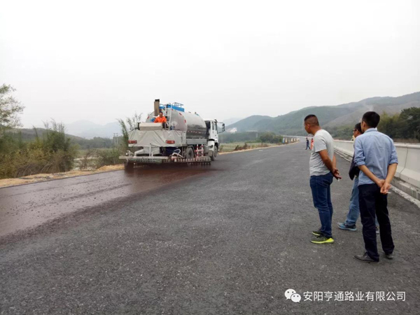 热烈庆祝我公司龙怀项目透层试验段成功