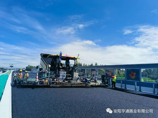 湛江环城高速路面GAC-16C型沥青混凝土上面层试验段圆 满成功